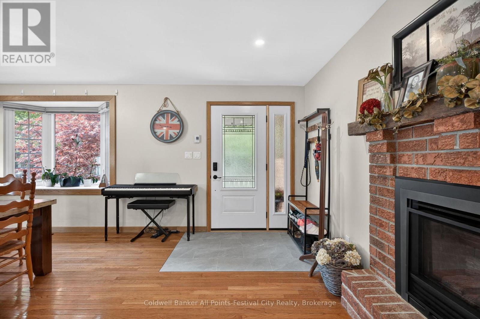 145 Suncoast Drive W, Goderich (Goderich (Town)), ON - Indoor With Fireplace