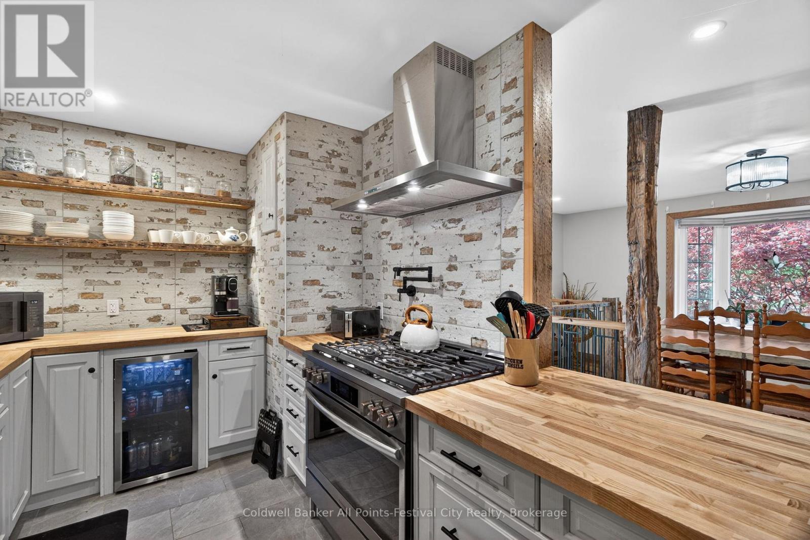 145 Suncoast Drive W, Goderich (Goderich (Town)), ON - Indoor Photo Showing Kitchen