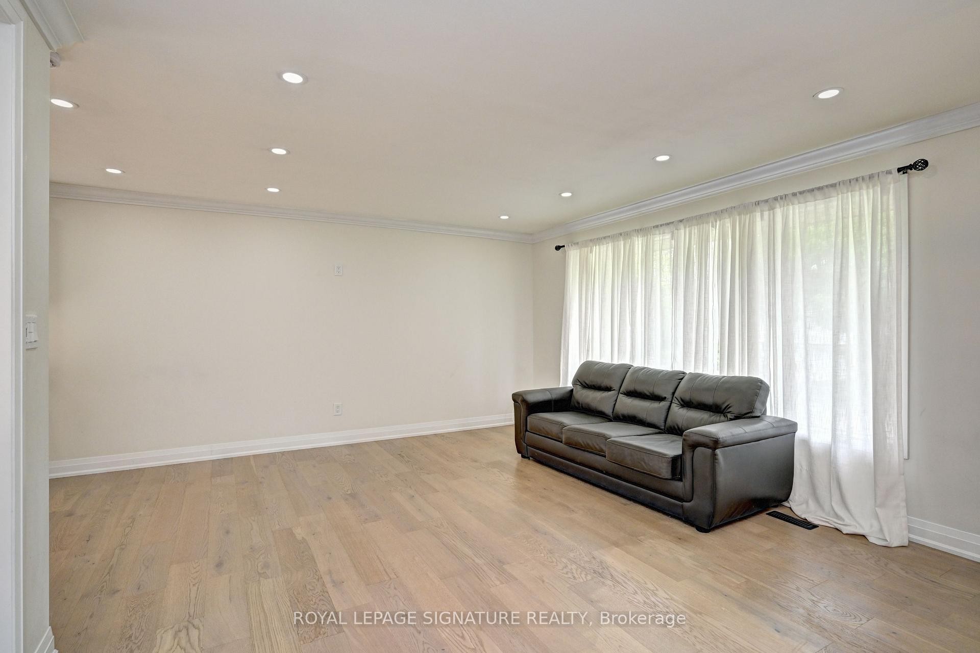 240 Stonybrook Drive, Kitchener, ON - Indoor