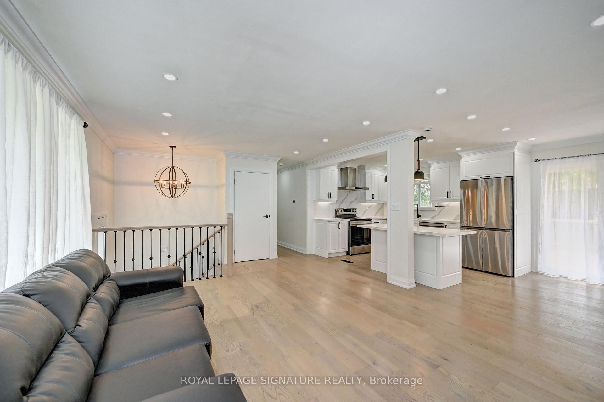 240 Stonybrook Drive, Kitchener, ON - Indoor Photo Showing Living Room