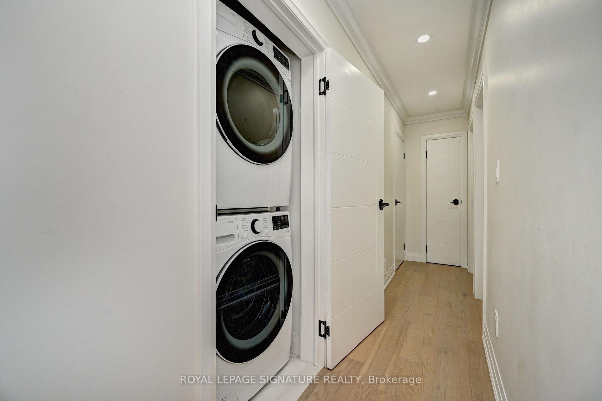 240 Stonybrook Drive, Kitchener, ON - Indoor Photo Showing Laundry Room