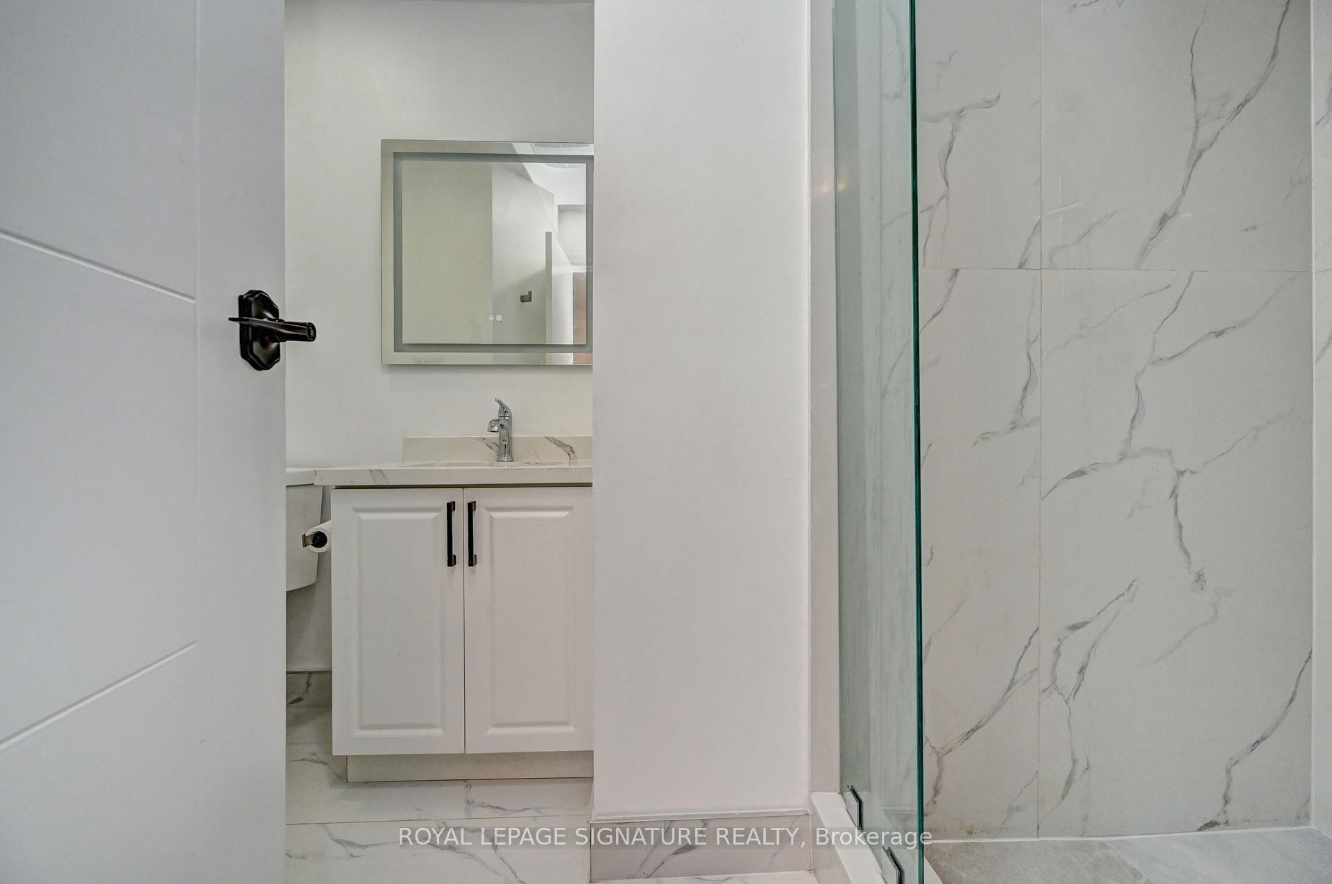 240 Stonybrook Drive, Kitchener, ON - Indoor Photo Showing Bathroom