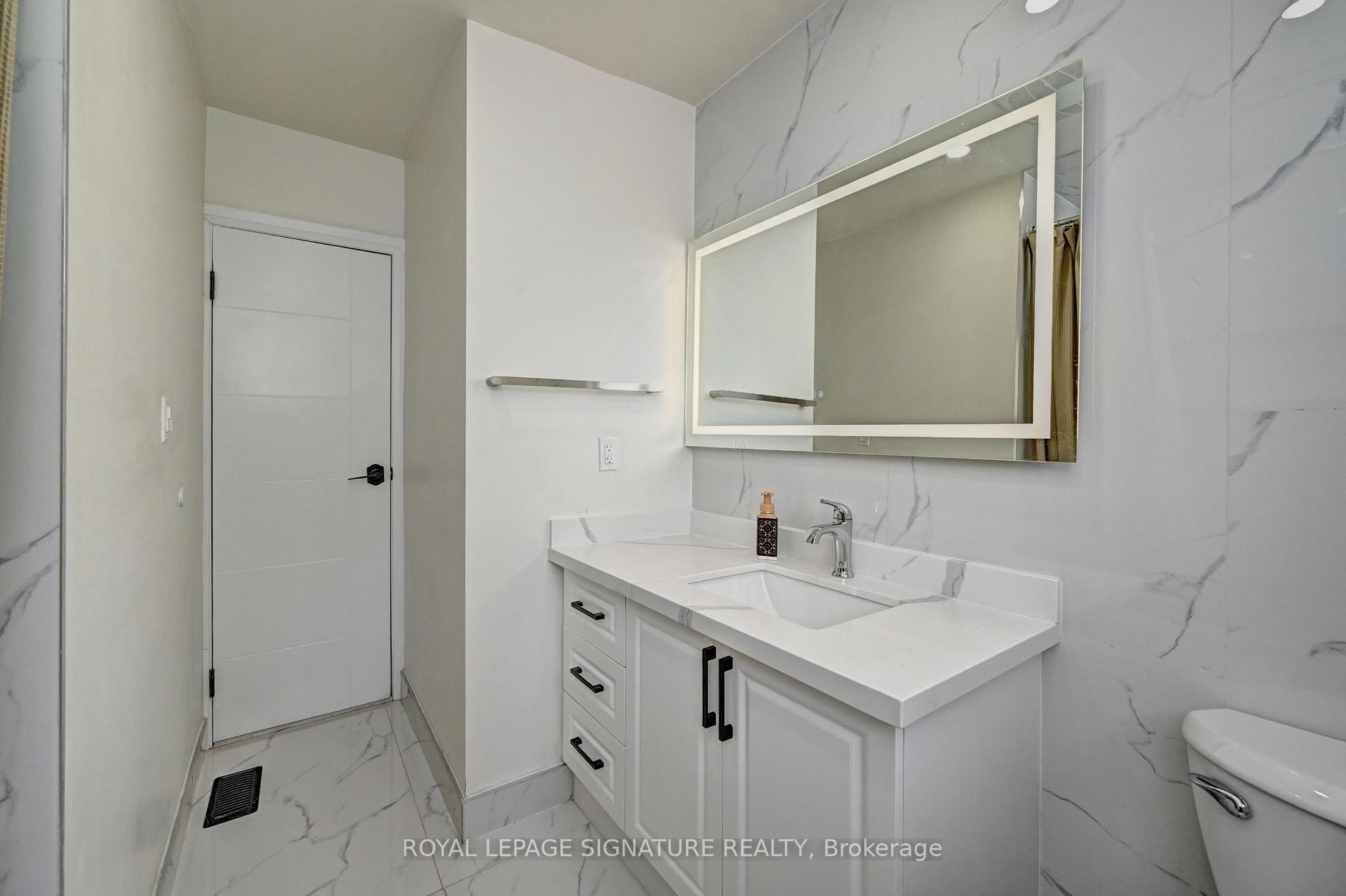 240 Stonybrook Drive, Kitchener, ON - Indoor Photo Showing Bathroom