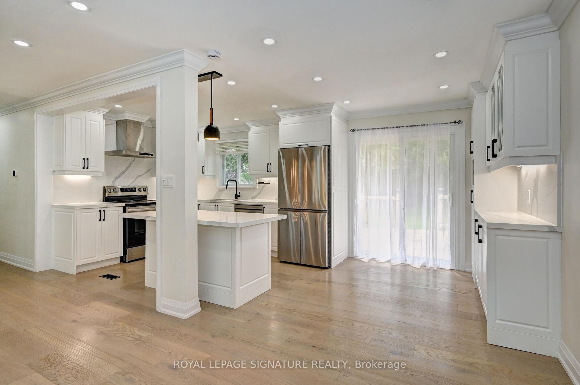 240 Stonybrook Drive, Kitchener, ON - Indoor Photo Showing Kitchen With Upgraded Kitchen