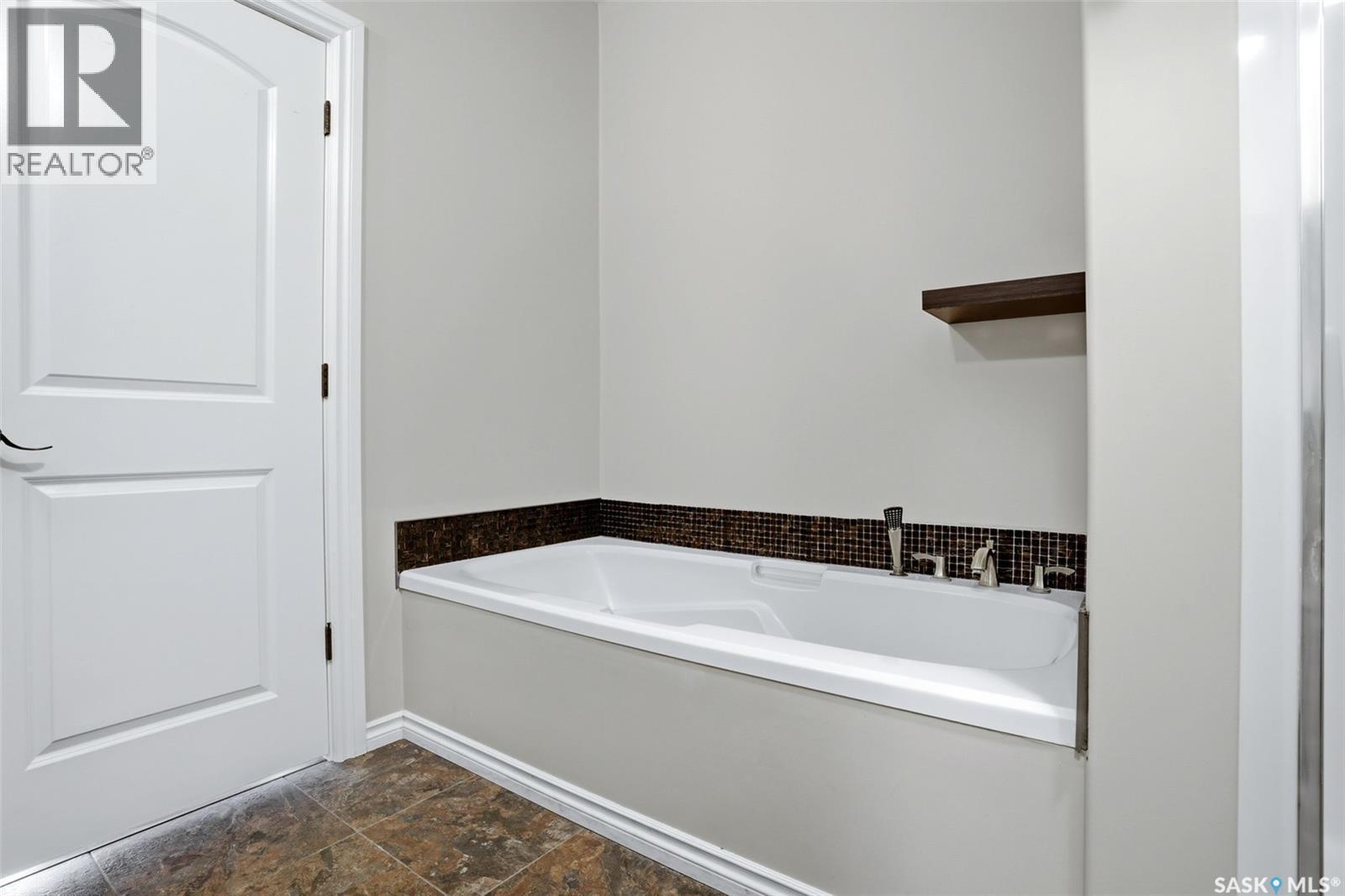 701 Saskatoon Drive, Katepwa Beach, SK - Indoor Photo Showing Bathroom