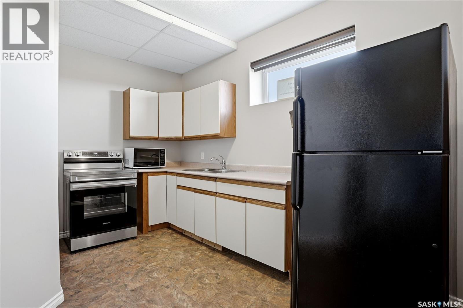 701 Saskatoon Drive, Katepwa Beach, SK - Indoor Photo Showing Kitchen With Double Sink