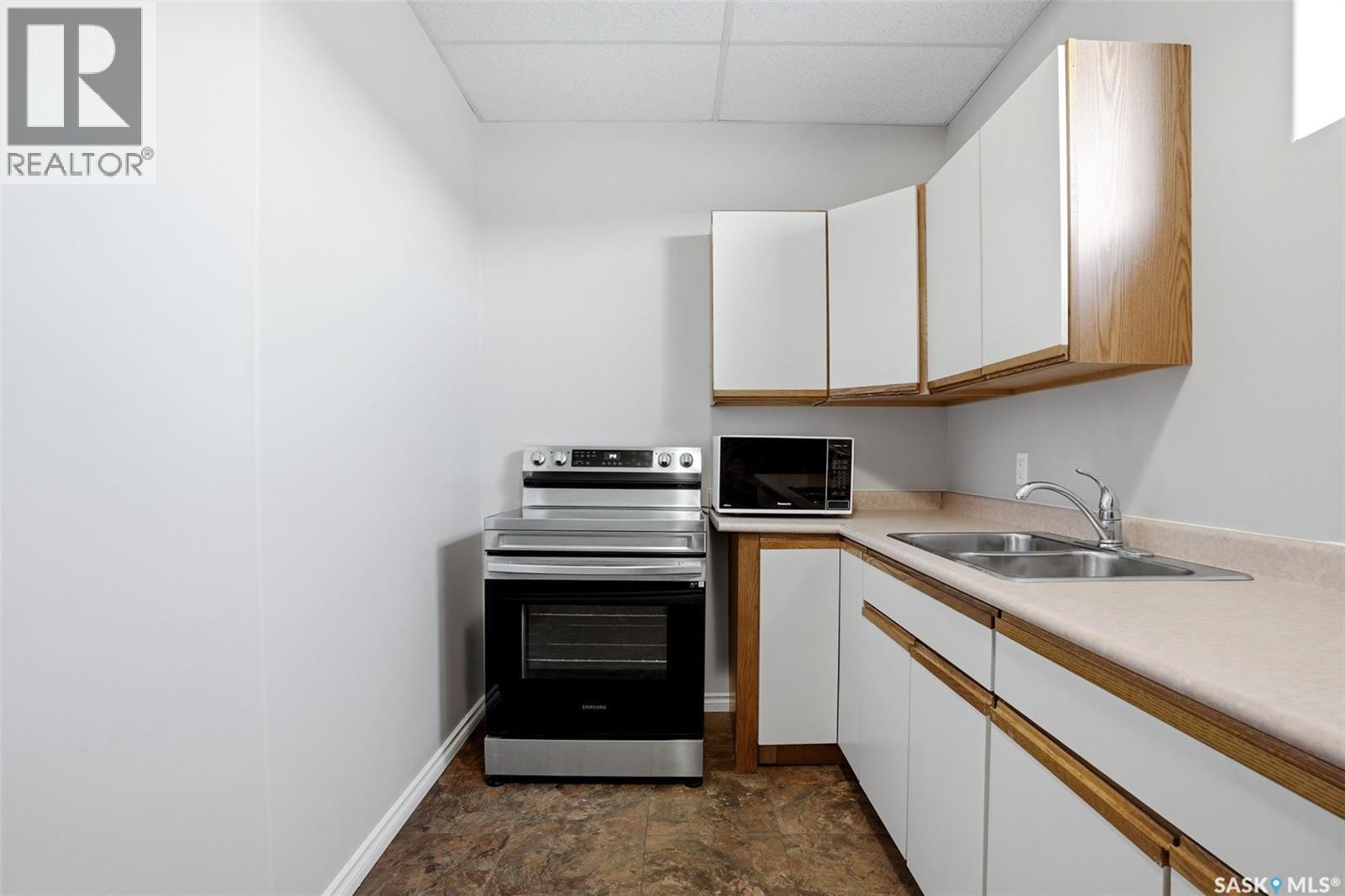 701 Saskatoon Drive, Katepwa Beach, SK - Indoor Photo Showing Kitchen With Double Sink