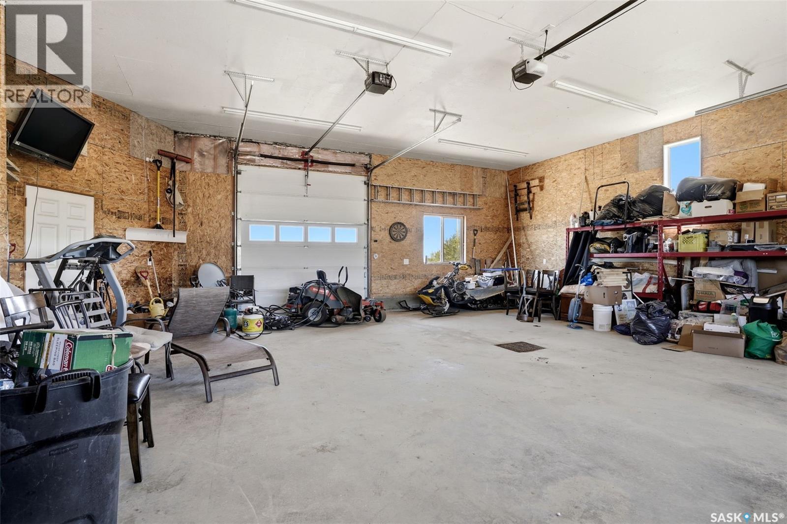 701 Saskatoon Drive, Katepwa Beach, SK - Indoor Photo Showing Garage