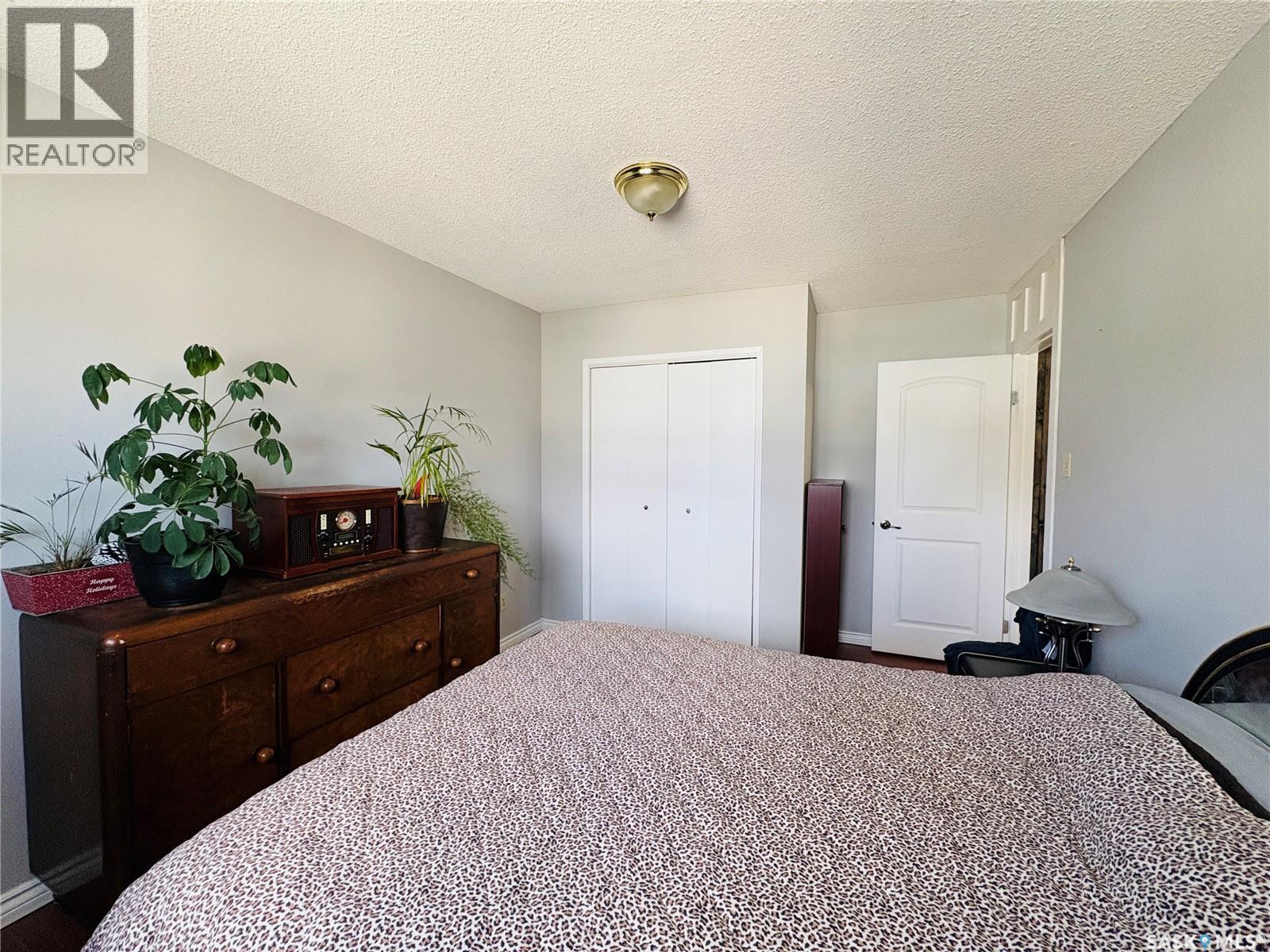 1230 Chaplin Street E, Swift Current, SK - Indoor Photo Showing Bedroom