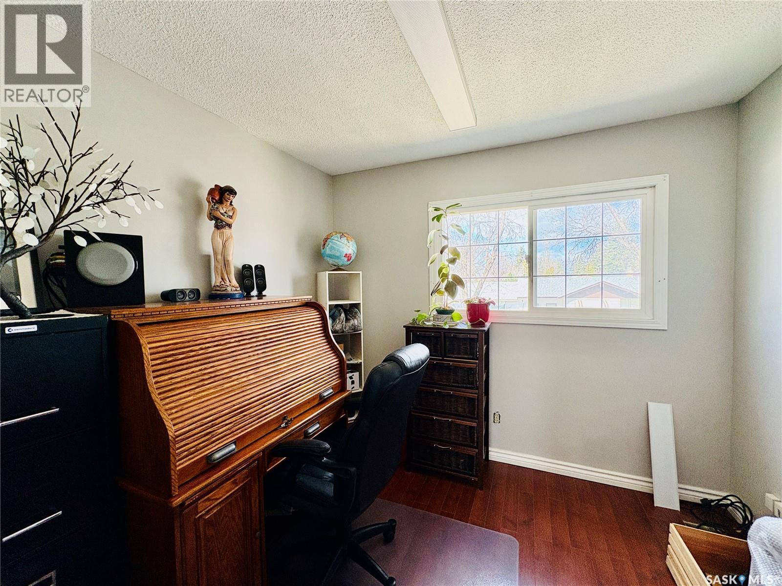 1230 Chaplin Street E, Swift Current, SK - Indoor Photo Showing Office