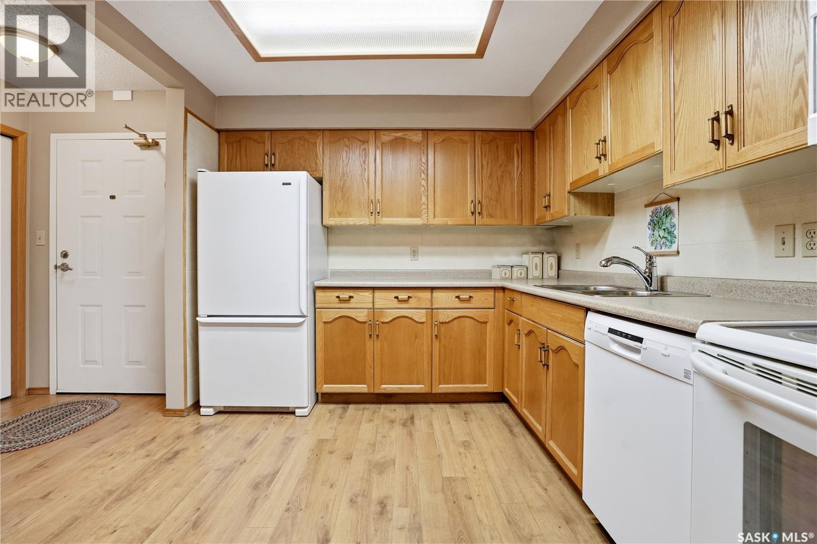 134 960 Assiniboine Avenue E, Regina, SK - Indoor Photo Showing Kitchen