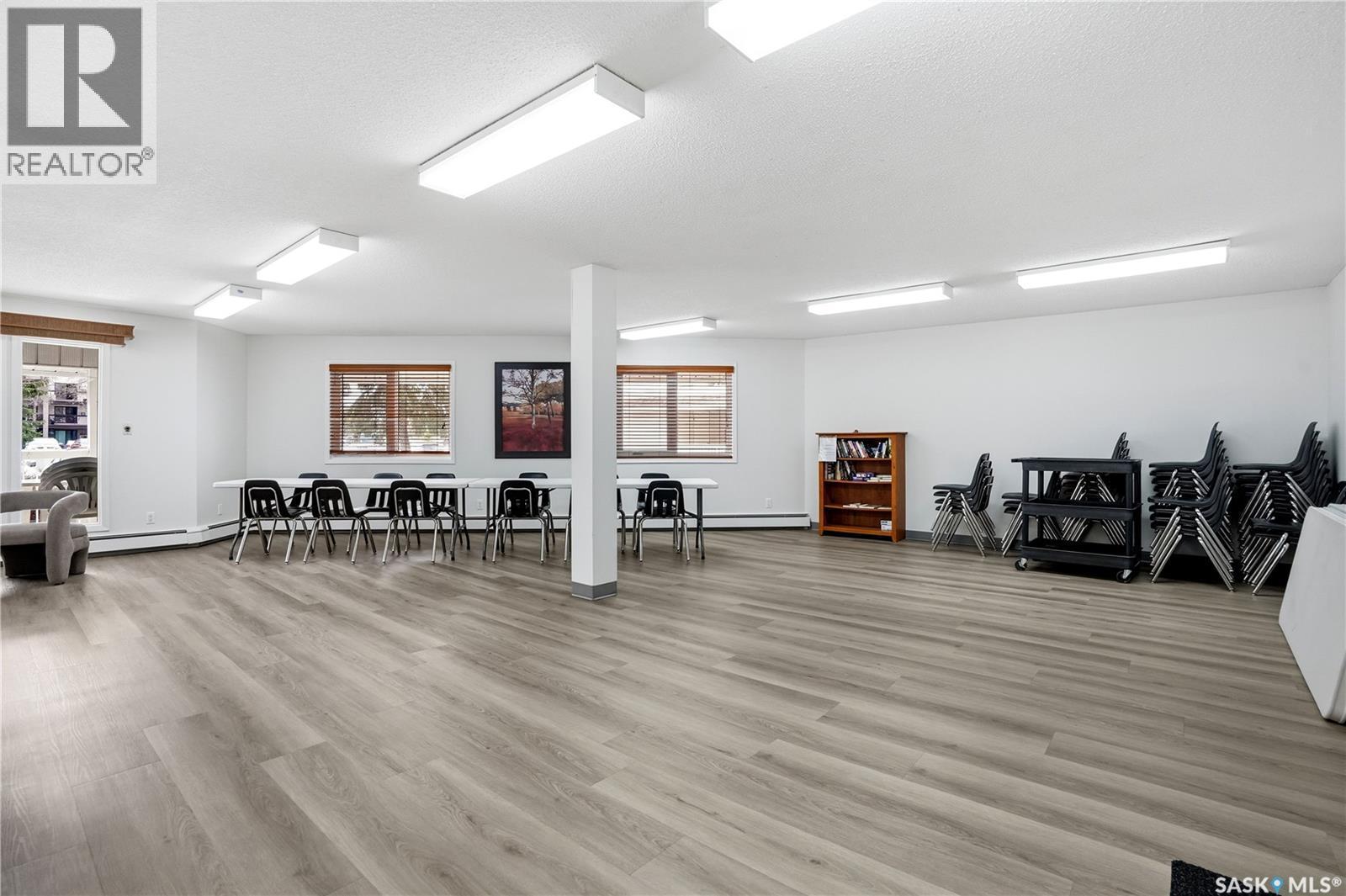 134 960 Assiniboine Avenue E, Regina, SK - Indoor