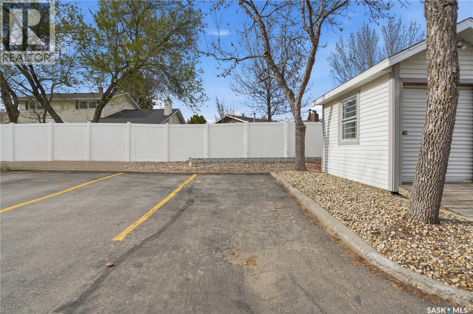 134 960 Assiniboine Avenue E, Regina, SK - Outdoor