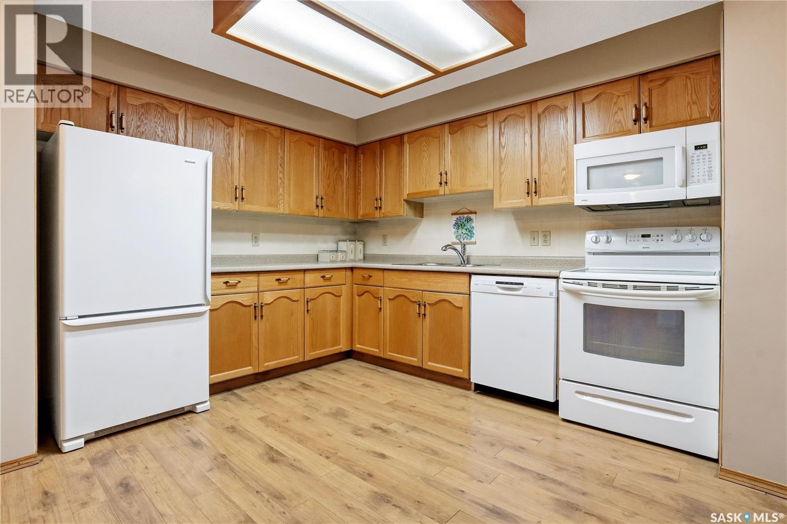 134 960 Assiniboine Avenue E, Regina, SK - Indoor Photo Showing Kitchen