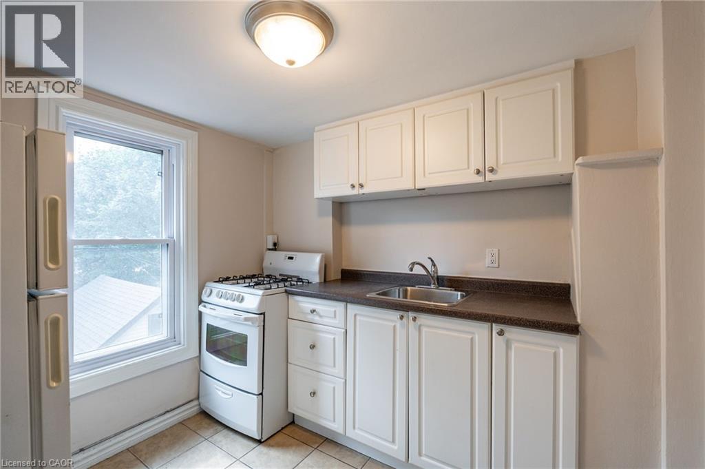 89 Carrick Avenue Unit# 3, Hamilton, ON - Indoor Photo Showing Kitchen