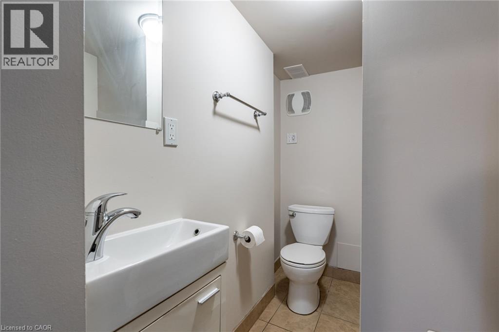 89 Carrick Avenue Unit# 3, Hamilton, ON - Indoor Photo Showing Bathroom