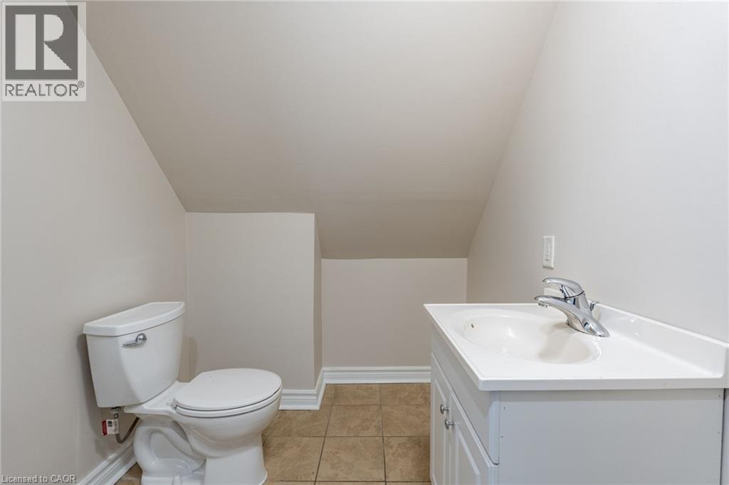 89 Carrick Avenue Unit# 3, Hamilton, ON - Indoor Photo Showing Bathroom