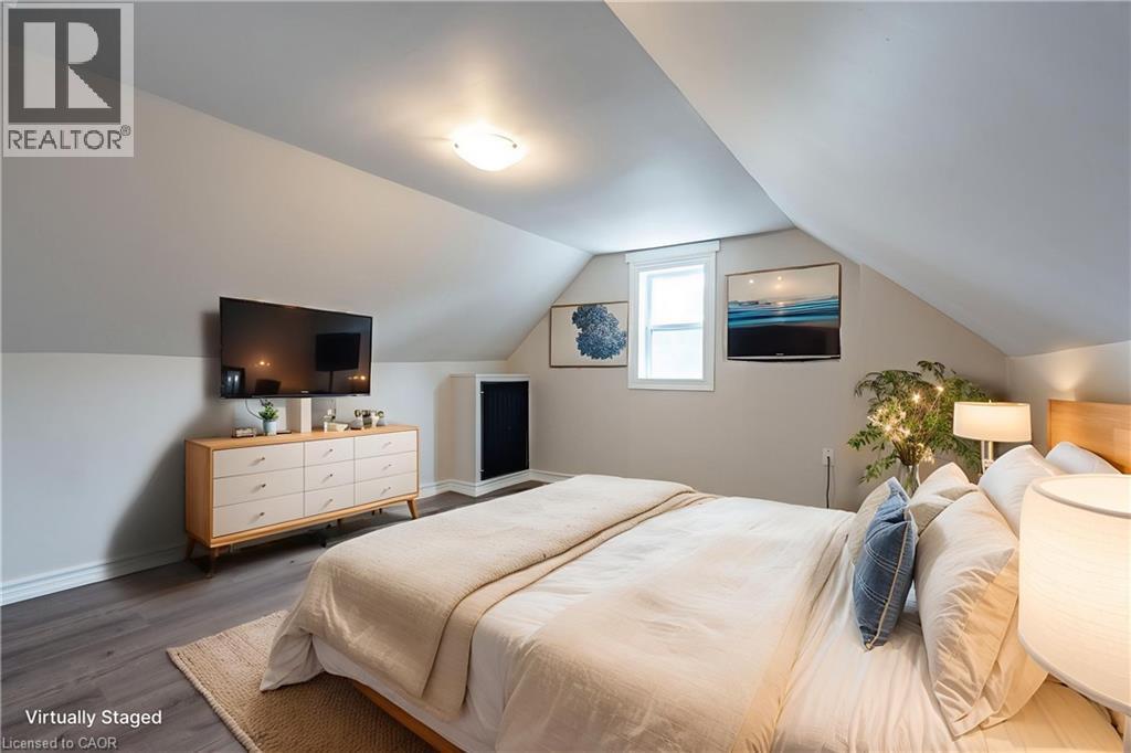 89 Carrick Avenue Unit# 3, Hamilton, ON - Indoor Photo Showing Bedroom