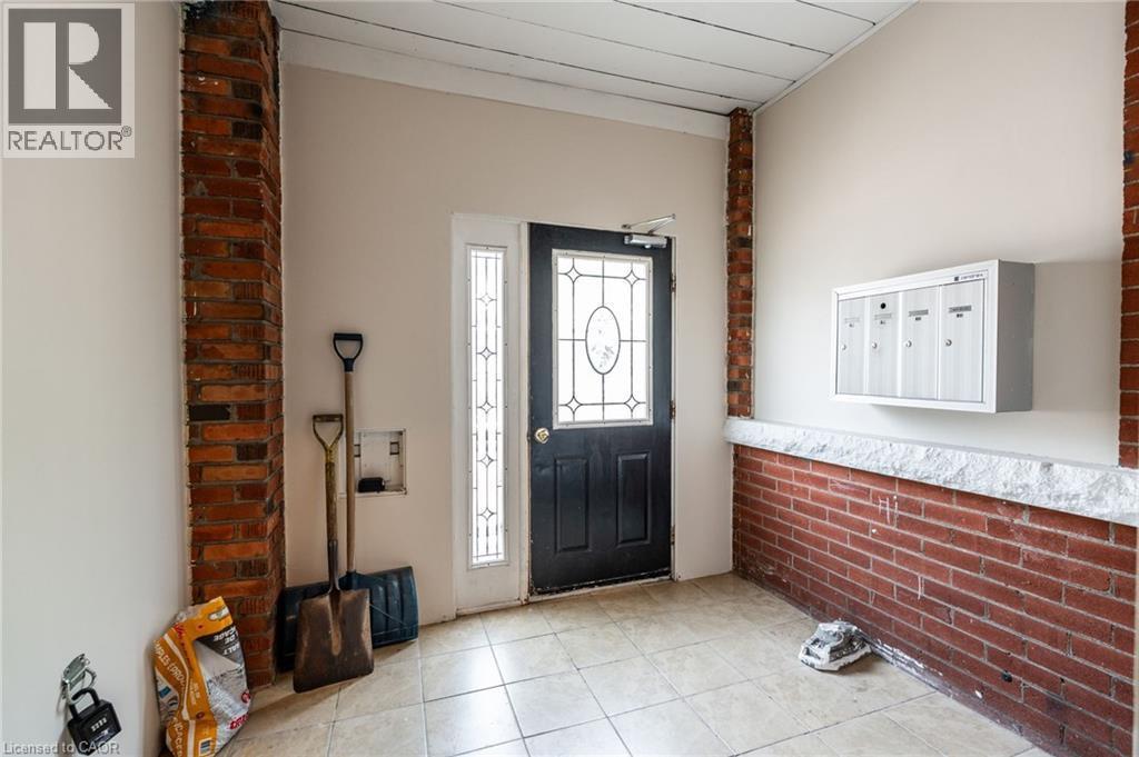 89 Carrick Avenue Unit# 3, Hamilton, ON - Indoor Photo Showing Other Room