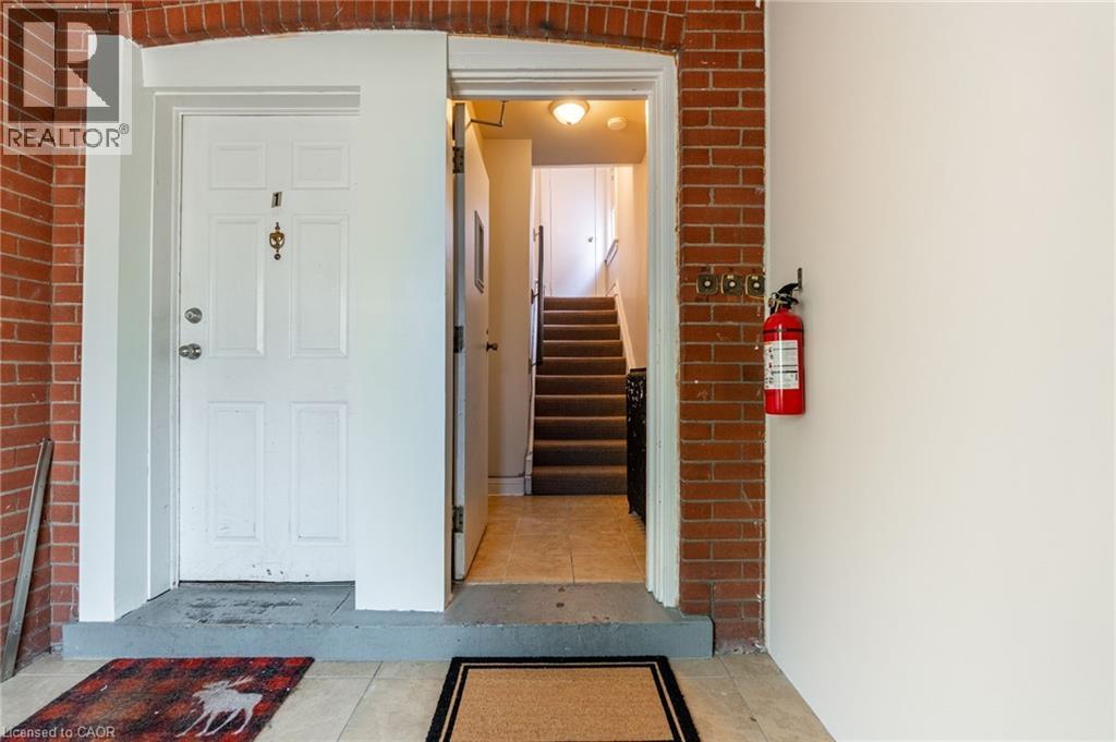 89 Carrick Avenue Unit# 3, Hamilton, ON - Indoor Photo Showing Other Room