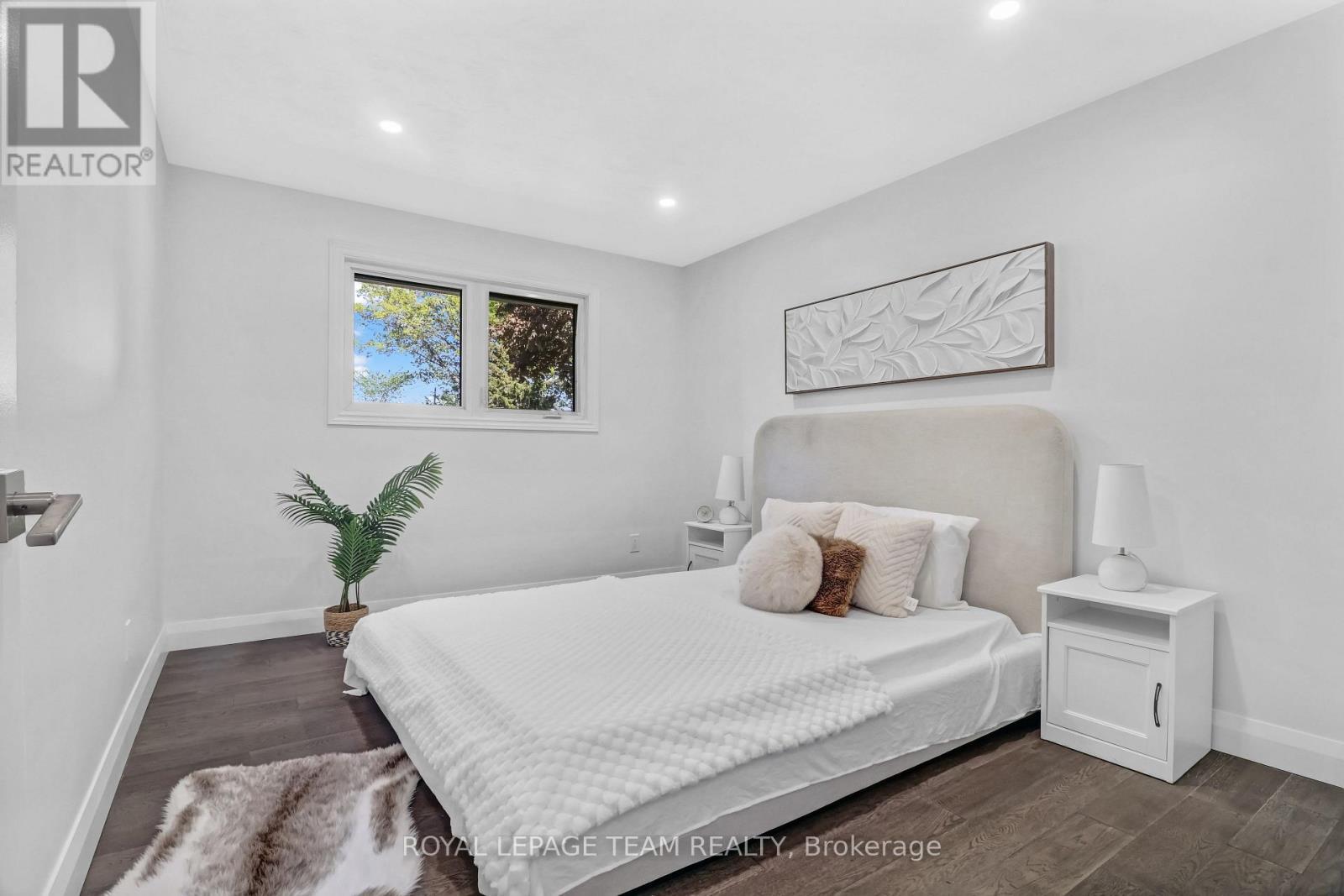 2317 Elmira Drive, Ottawa, ON - Indoor Photo Showing Bedroom