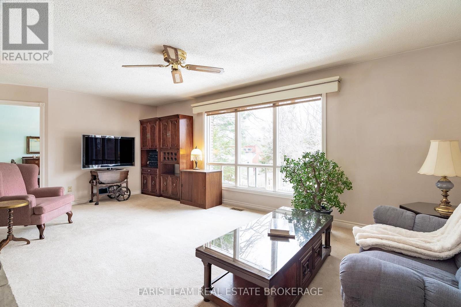 21 Pooles Road, Springwater, ON - Indoor Photo Showing Living Room