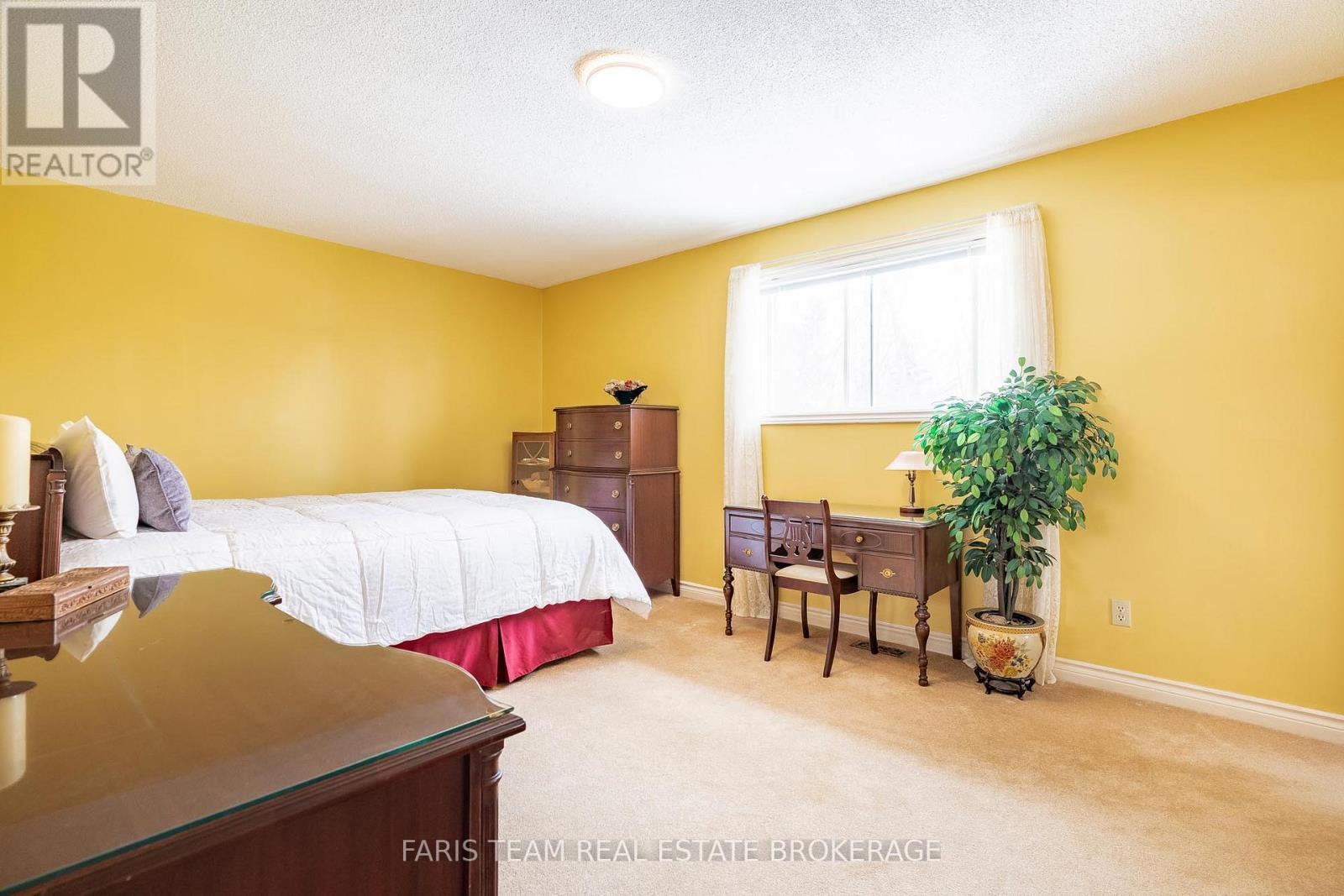 21 Pooles Road, Springwater, ON - Indoor Photo Showing Bedroom