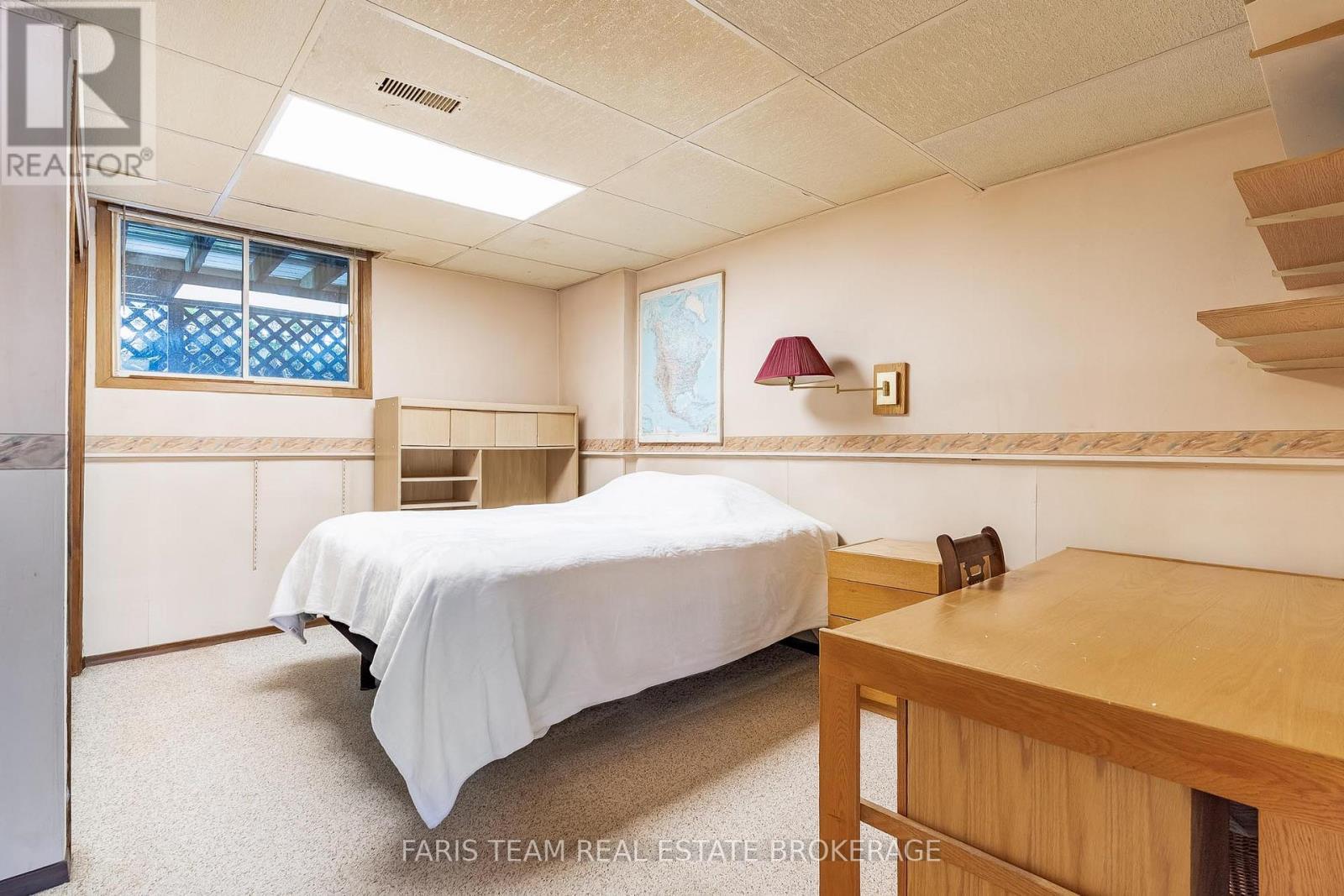 21 Pooles Road, Springwater, ON - Indoor Photo Showing Bedroom