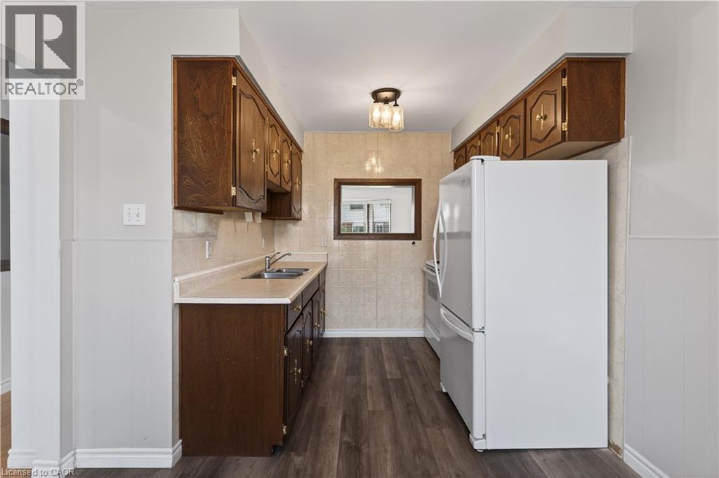 2700 Barton Street E Unit# 31, Hamilton, ON - Indoor Photo Showing Kitchen