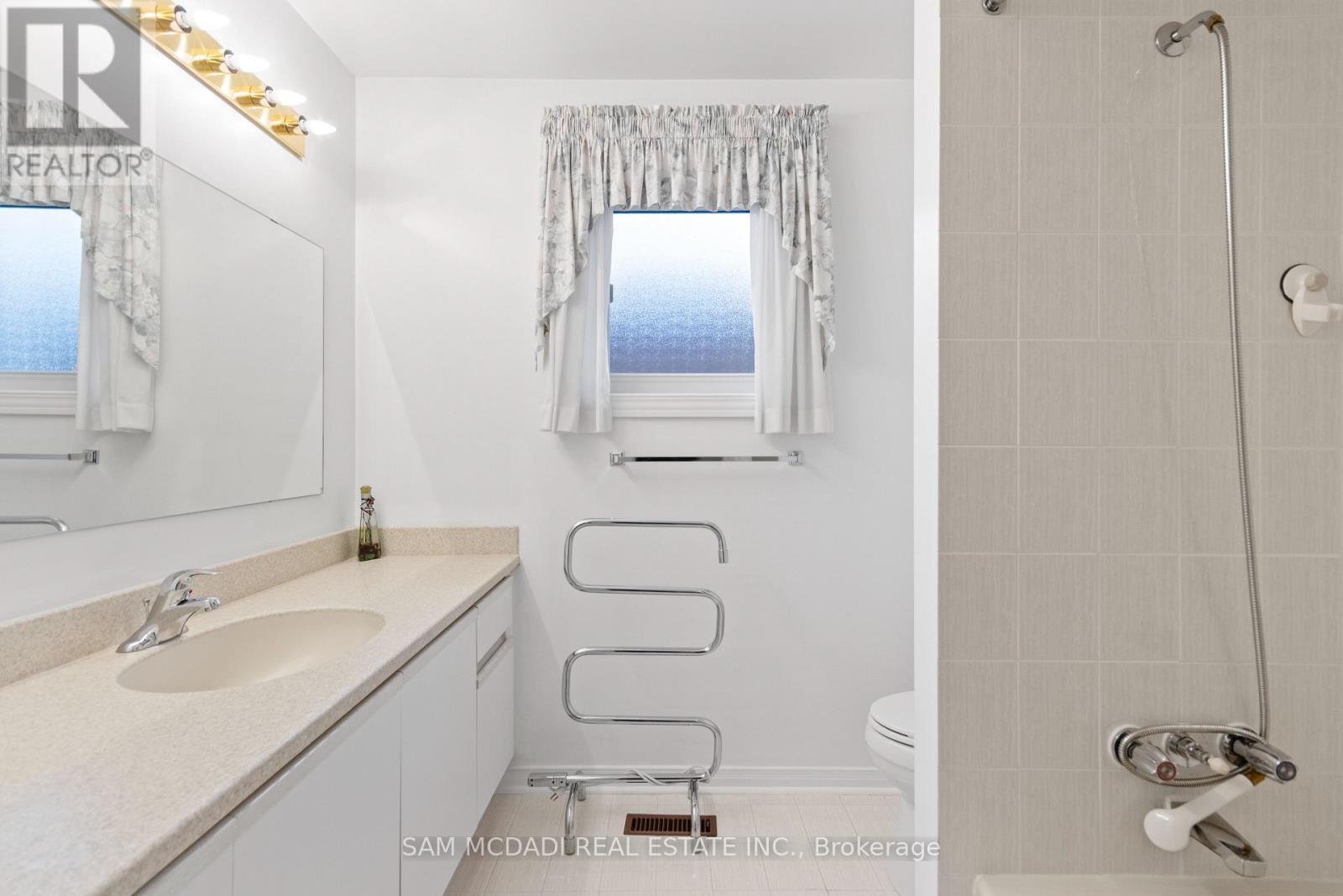 4461 Gladebrook Crescent, Mississauga, ON - Indoor Photo Showing Bathroom