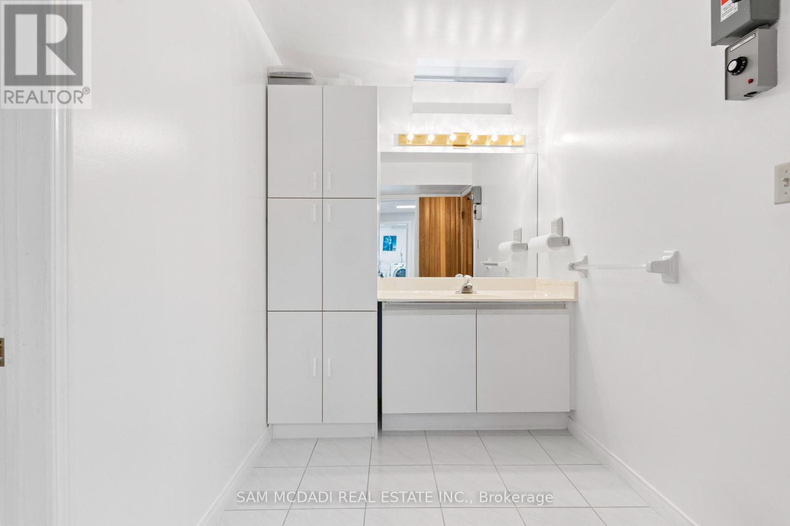 4461 Gladebrook Crescent, Mississauga, ON - Indoor Photo Showing Bathroom