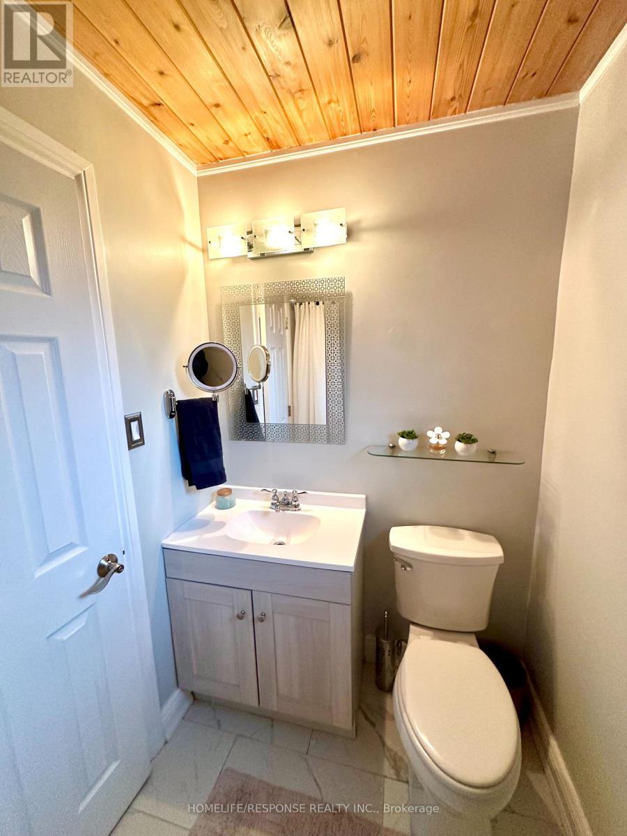 3430 Homark Drive, Mississauga, ON - Indoor Photo Showing Bathroom