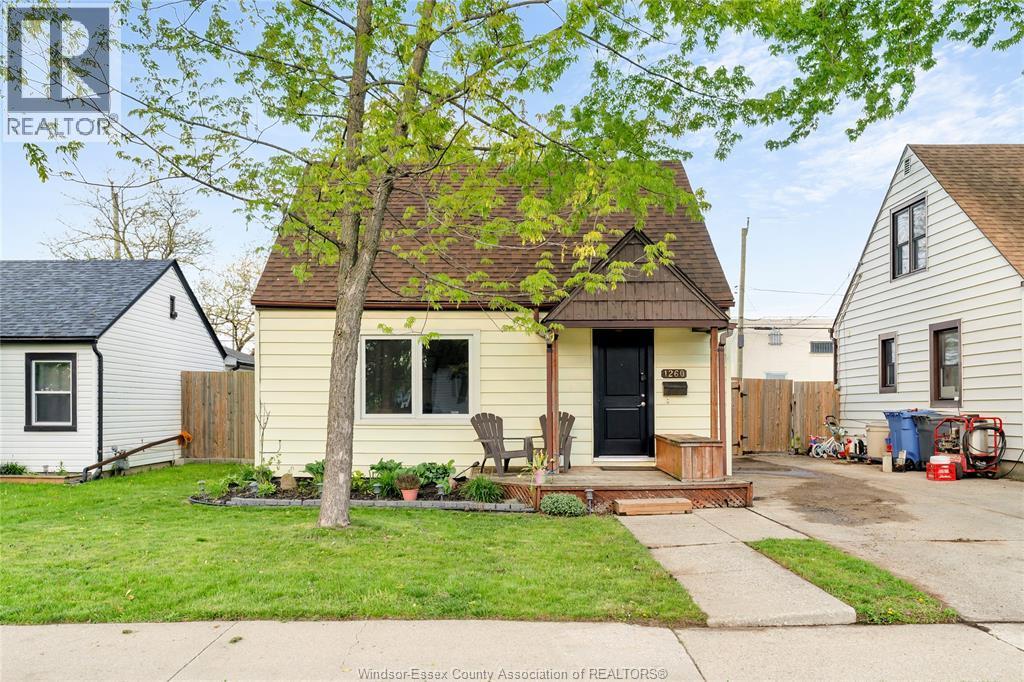 1260 Oak, Windsor, ON - Outdoor