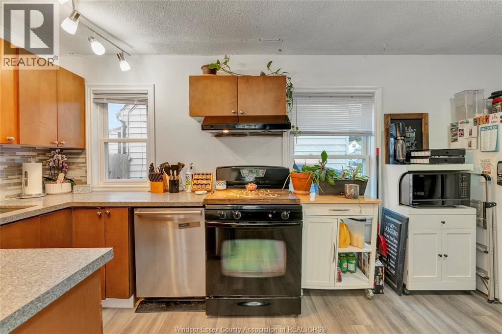 1260 Oak, Windsor, ON - Indoor Photo Showing Kitchen
