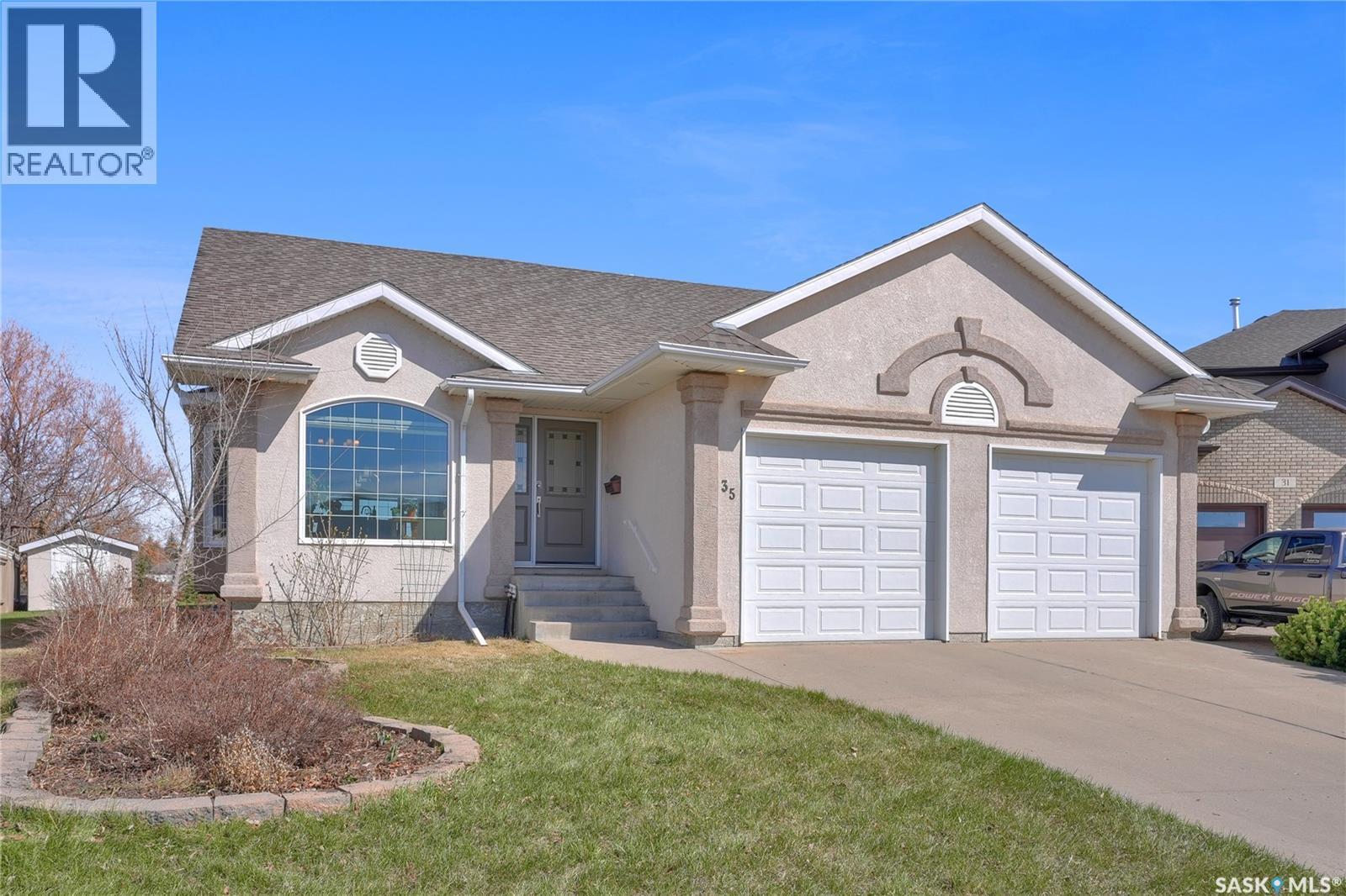 35 Marigold Crescent, Moose Jaw, SK - Outdoor With Facade