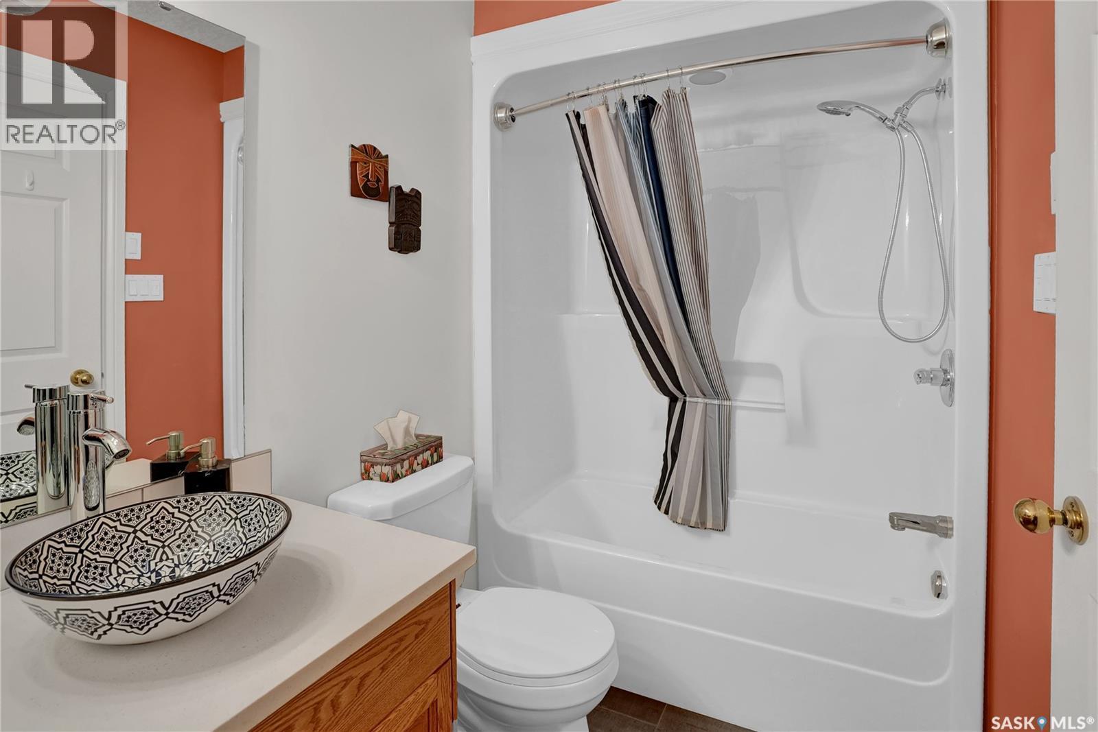 35 Marigold Crescent, Moose Jaw, SK - Indoor Photo Showing Bathroom