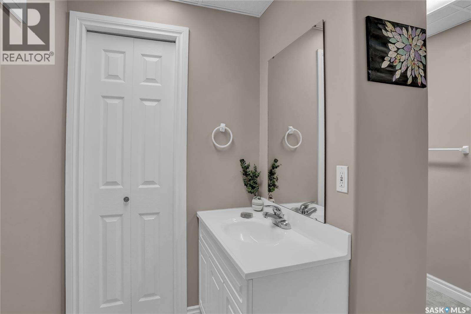 35 Marigold Crescent, Moose Jaw, SK - Indoor Photo Showing Bathroom