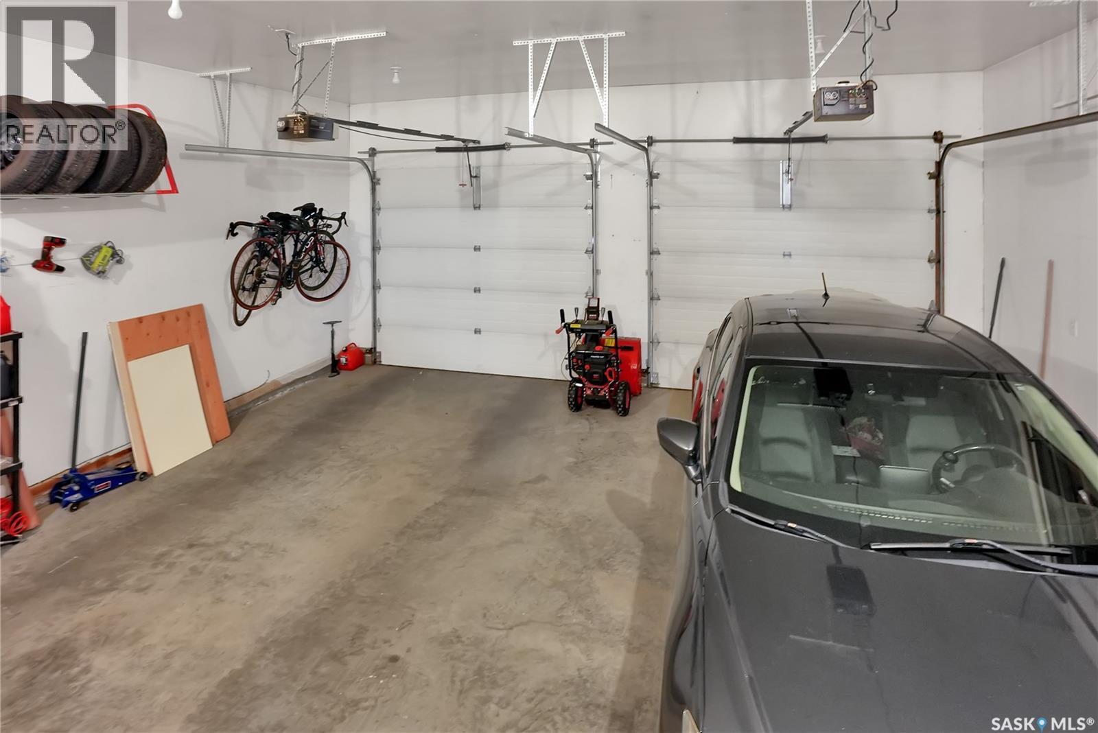 35 Marigold Crescent, Moose Jaw, SK - Indoor Photo Showing Garage