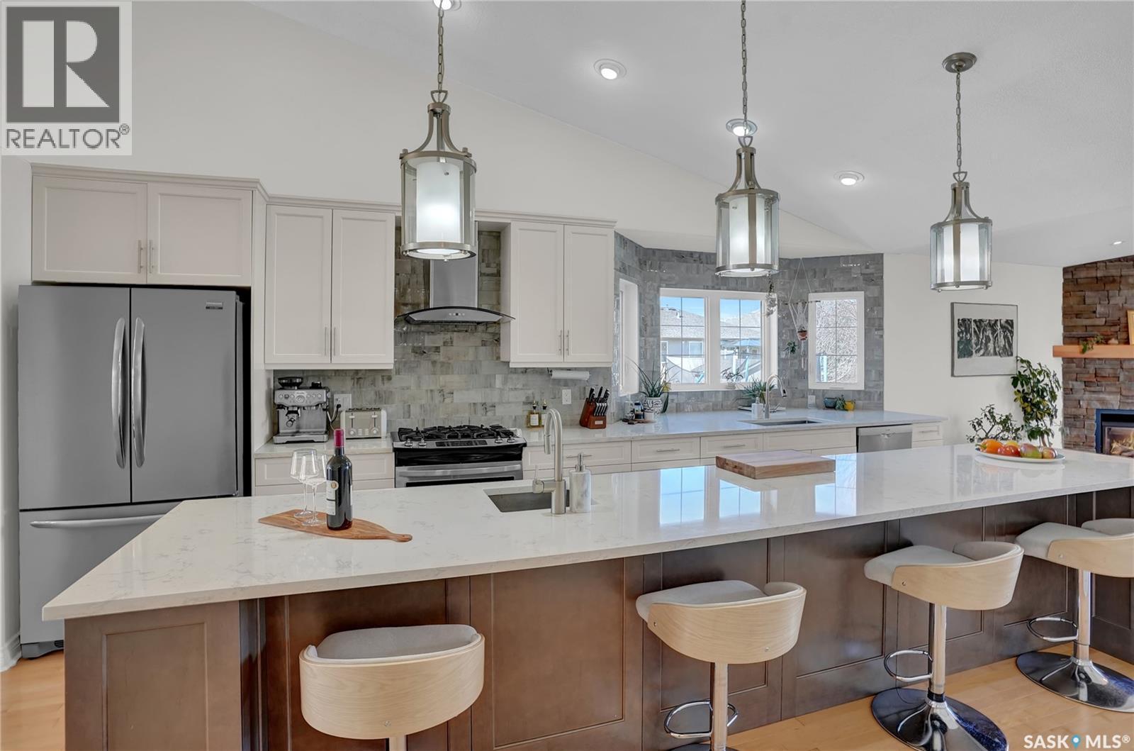 35 Marigold Crescent, Moose Jaw, SK - Indoor Photo Showing Kitchen With Upgraded Kitchen