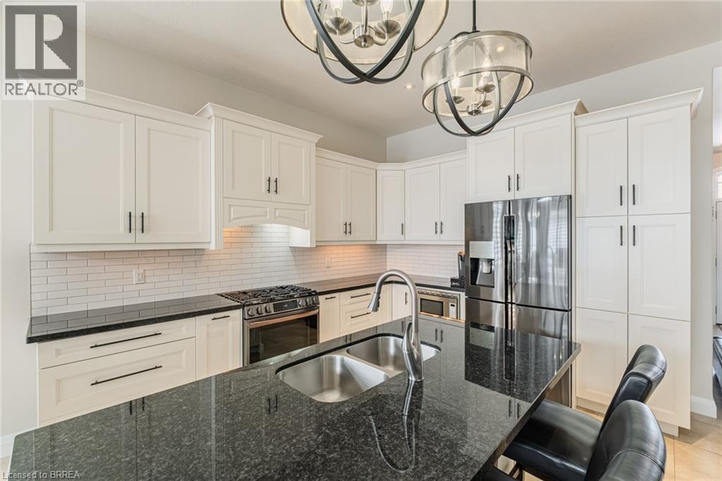 5 Moore Boulevard, Brantford, ON - Indoor Photo Showing Kitchen With Double Sink With Upgraded Kitchen