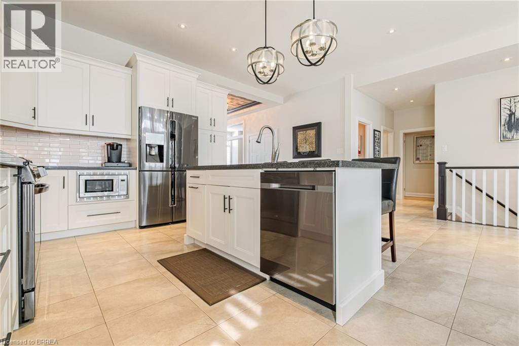 5 Moore Boulevard, Brantford, ON - Indoor Photo Showing Kitchen With Upgraded Kitchen