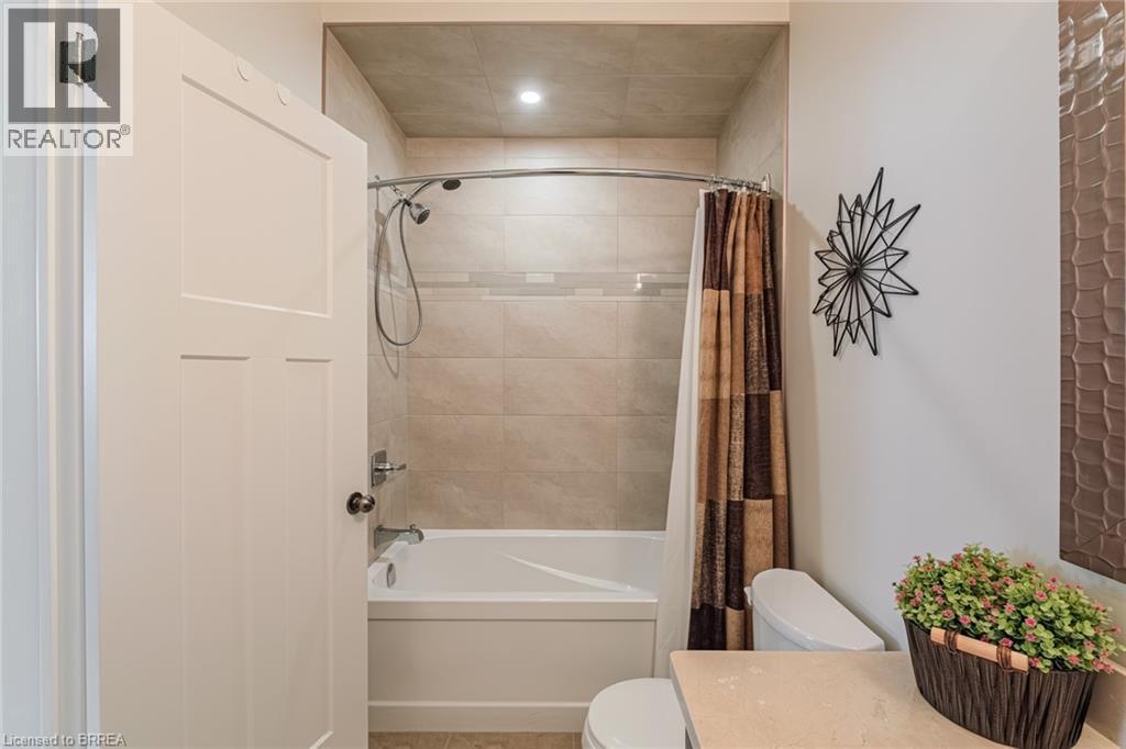 5 Moore Boulevard, Brantford, ON - Indoor Photo Showing Bathroom