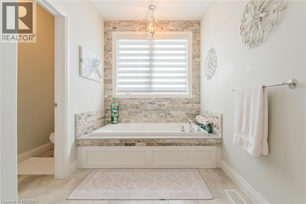 5 Moore Boulevard, Brantford, ON - Indoor Photo Showing Bathroom