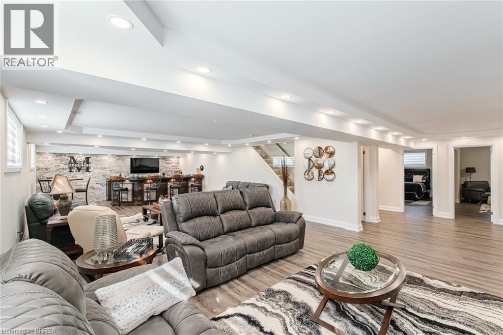 5 Moore Boulevard, Brantford, ON - Indoor Photo Showing Living Room