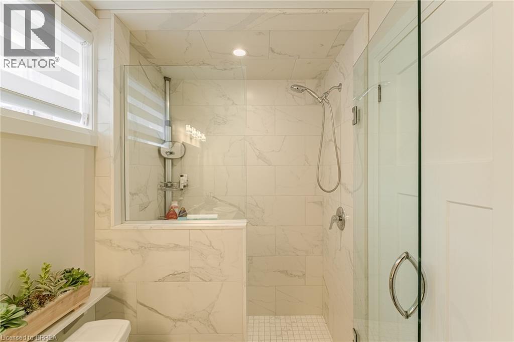 5 Moore Boulevard, Brantford, ON - Indoor Photo Showing Bathroom