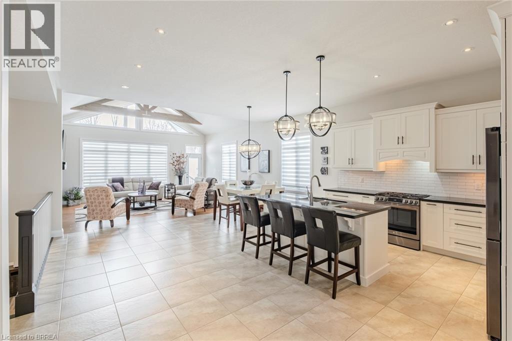 5 Moore Boulevard, Brantford, ON - Indoor
