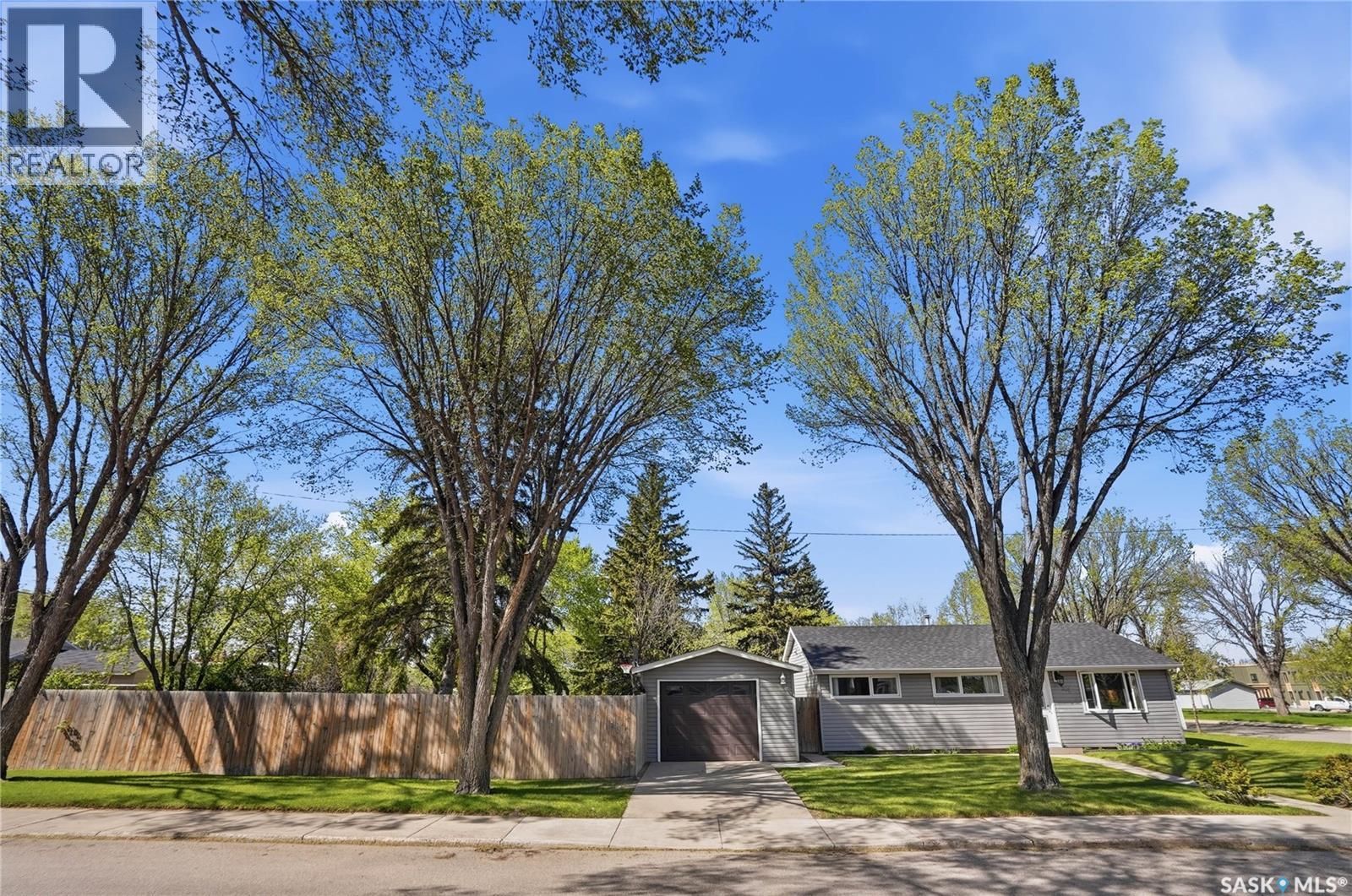 901 R Avenue N, Saskatoon, SK - Outdoor
