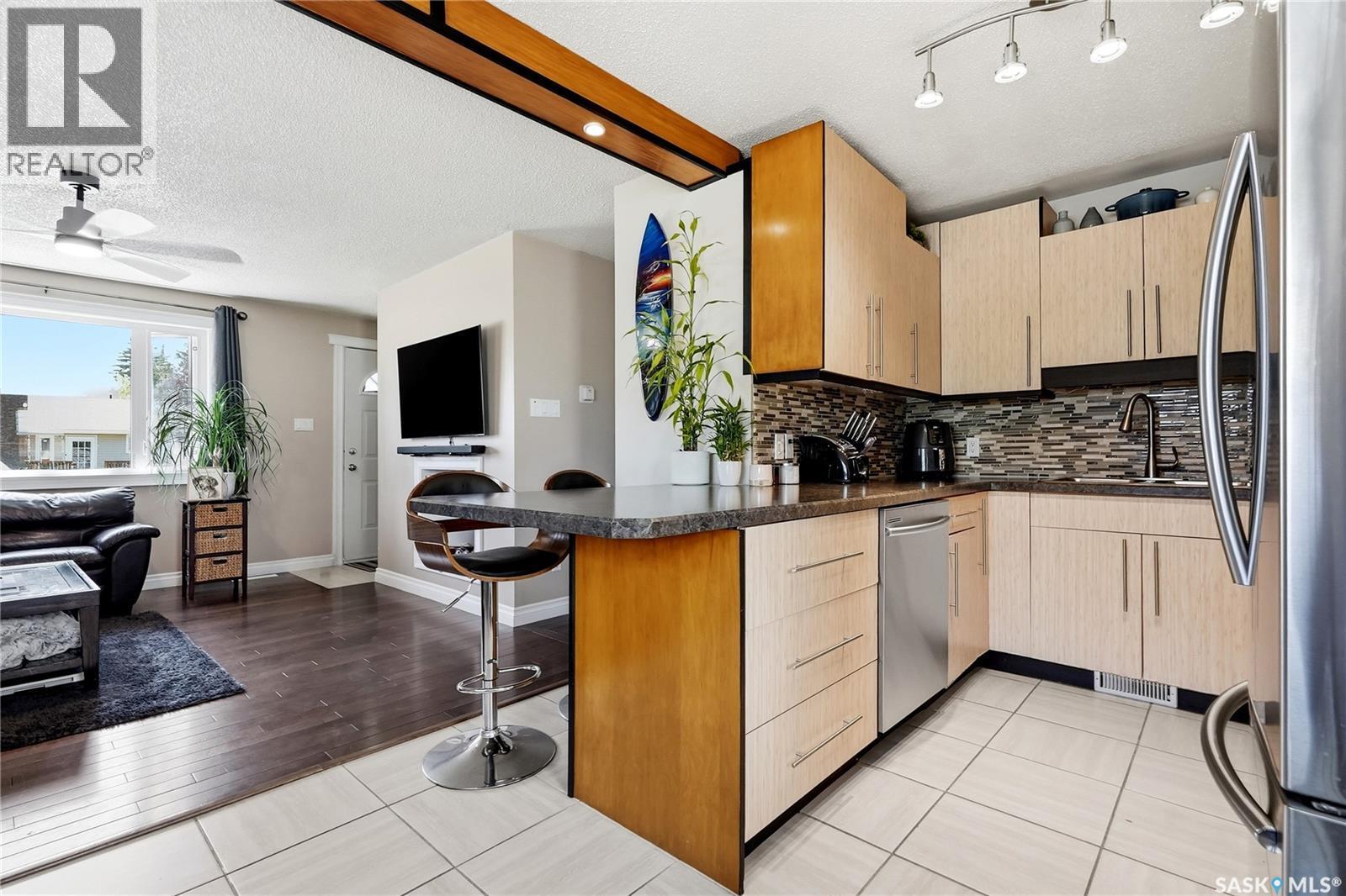 901 R Avenue N, Saskatoon, SK - Indoor Photo Showing Kitchen