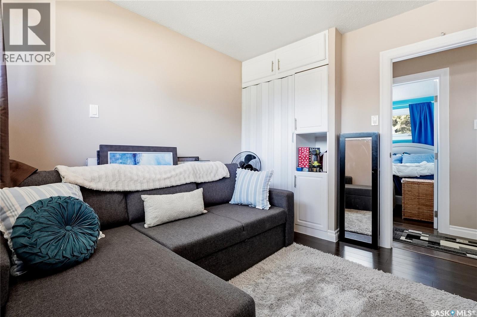 901 R Avenue N, Saskatoon, SK - Indoor