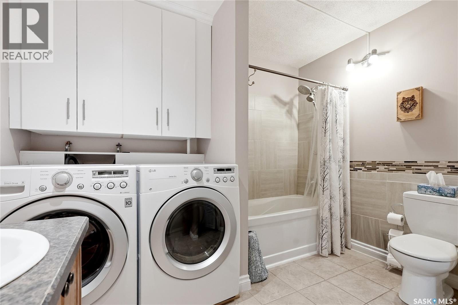 901 R Avenue N, Saskatoon, SK - Indoor Photo Showing Laundry Room